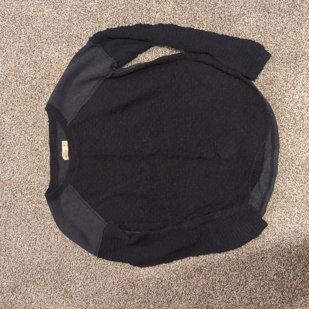 Hollister Black and Grey Sweater